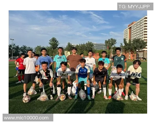 爱穿高筒袜的足球明星们展现独特个性与时尚魅力的赛场风采