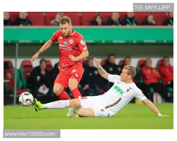 足球巨星们的休赛期生活揭秘：他们如何度过无球时光的点滴故事